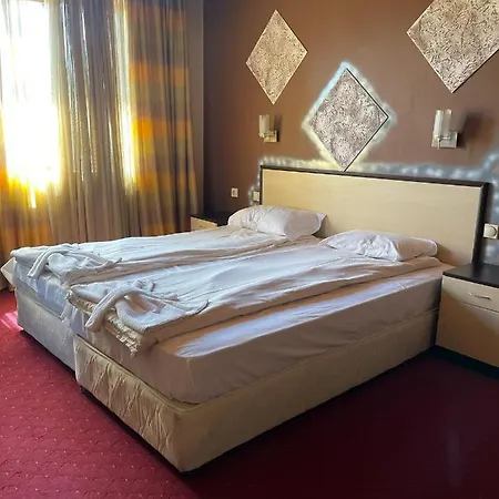 Victoria Hotel 2*